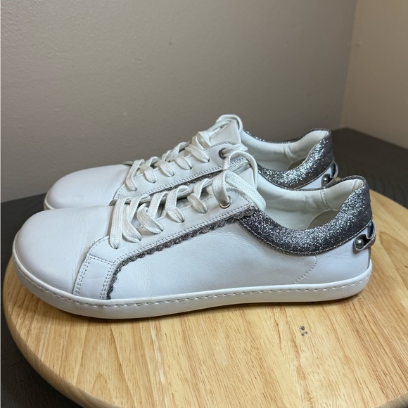 Shapen women’s Feelin Chic Leather Sneaker - Picture 2 of 9